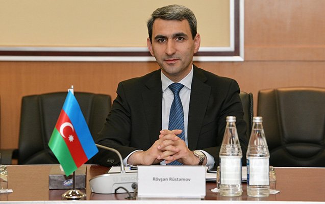 Rövşən Rüstəmov: 