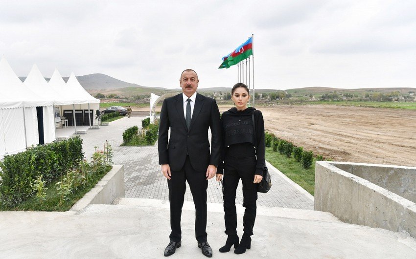 İlham Əliyev və Mehriban Əliyeva “The Ritz-Carlton Baku” otelinin açılışında iştirak ediblər