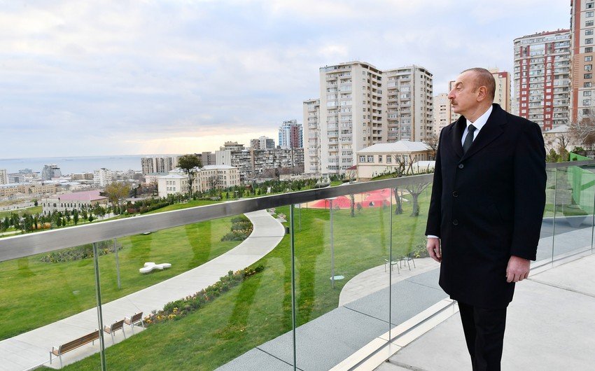Prezident İlham Əliyev Bakıda Mərkəzi Parkın ikinci hissəsinin açılışında iştirak edib