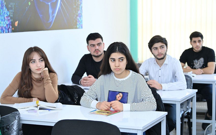 Ali məktəb tələbələri üçün Prezident təqaüdünün məbləği 275 manata qaldırılıb