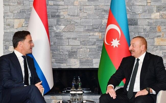 Dövlət başçısı İlham Əliyev Davosda Niderland Krallığının Baş naziri ilə görüşüb
