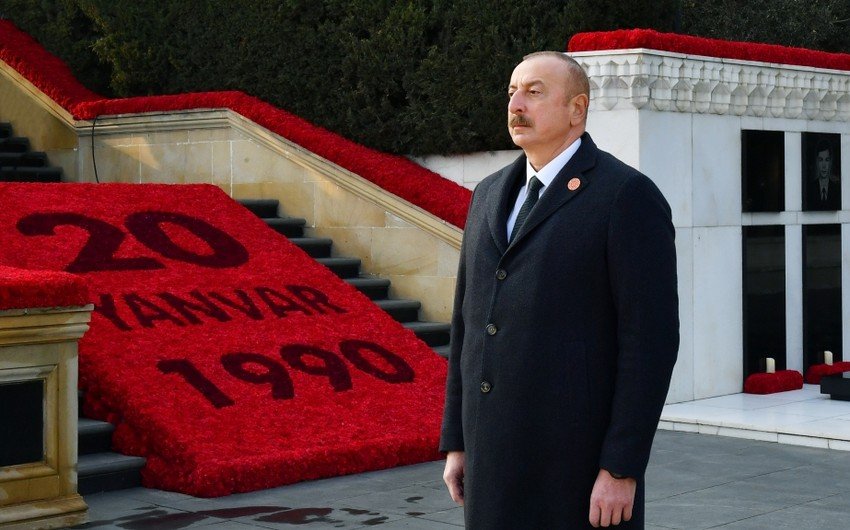 Prezident İlham Əliyev Şəhidlər xiyabanını ziyarət edib