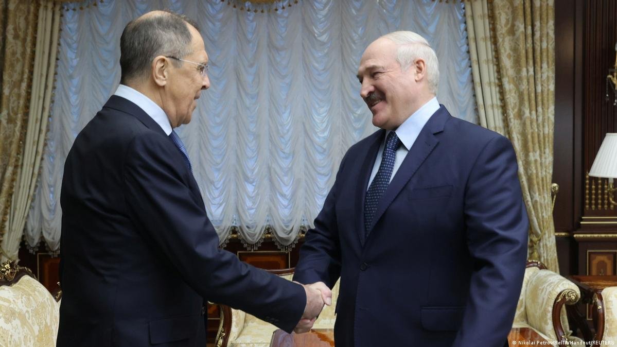 Lavrov Lukaşenko ilə hərbi-siyasi sahədə əməkdaşlıq və müdafiə məsələlərini müzakirə edib
