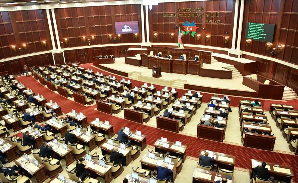 Milli Məclisin yaz sessiyasının ilk plenar iclası başlayıb