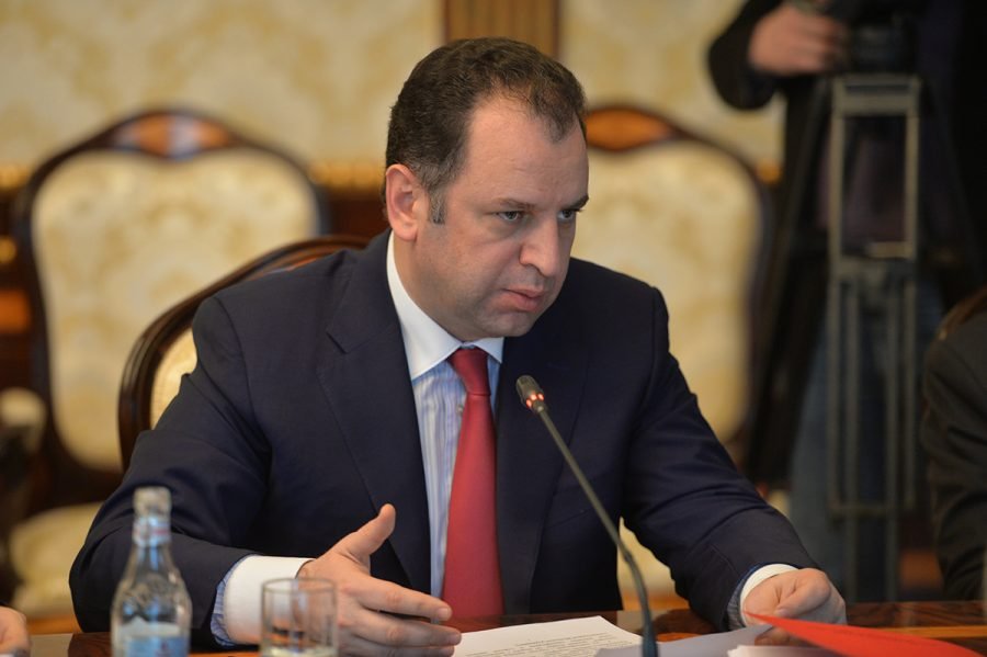 Ermənistanın daha bir keçmiş müdafiə naziri ilə bağlı cinayət işi başlanılıb