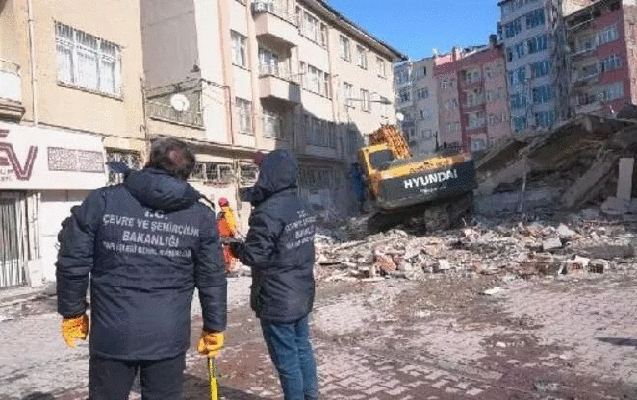 “Türkiyədə 153 min 506 mənzil təcili sökülməlidir”