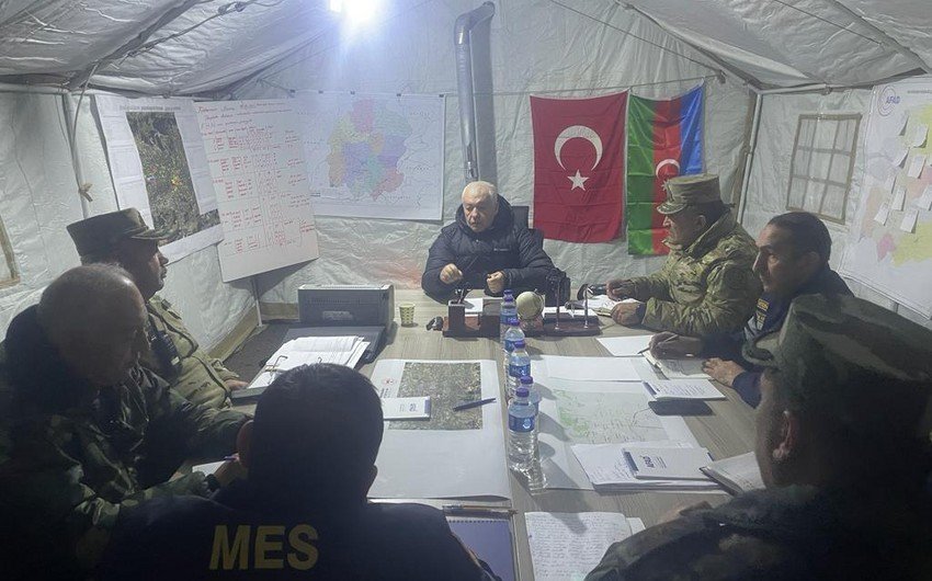 Kahramanmaraşda general Azərbaycan xilasetmə qüvvələrinin qərargahında əməliyyat şəraitini müzakirə edib, tapşırıqlar verib