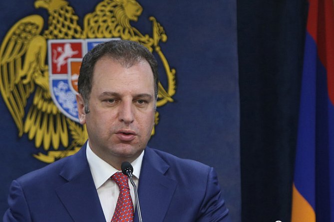 Ermənistanın sabiq müdafiə naziri axtarışdadır