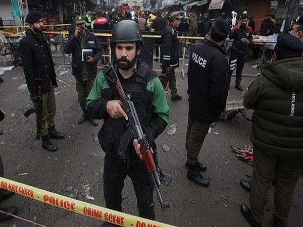 Pakistanda polis idarəsinə hücum edilib