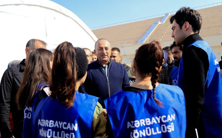Mövlud Çavuşoğlu Türkiyədə Azərbaycan könüllüləri ilə görüşüb