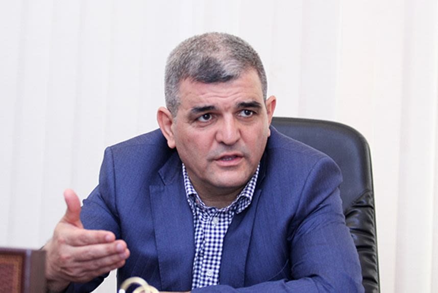 Fazil Mustafa evinin qarşısında güllələndi