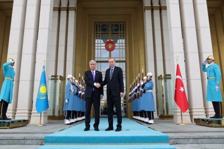 Ərdoğan Qazaxıstan Prezidenti ilə görüşüb