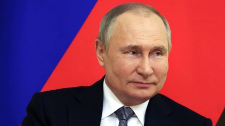 Putin Mariupola işgüzar səfər edib