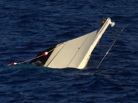 Tunis sahillərində qayıq aşıb, 34 nəfər itkin düşüb