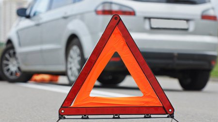 Yevlaxda mikroavtobus iki qadını vurub, ölən var