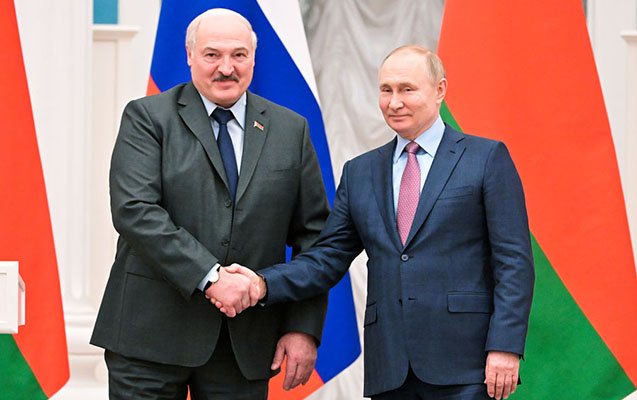 Putin Lukaşenkonu Kremldəki mənzilinə dəvət edib