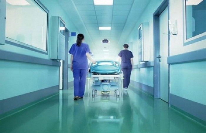 Bakıda avtomobilin vurduğu piyada 2 gün sonra dünyasını dəyişib
