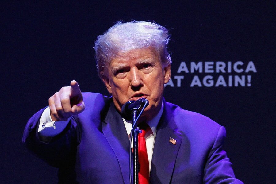 Donald Tramp ifadə vermək üçün Nyu-Yorka gedib