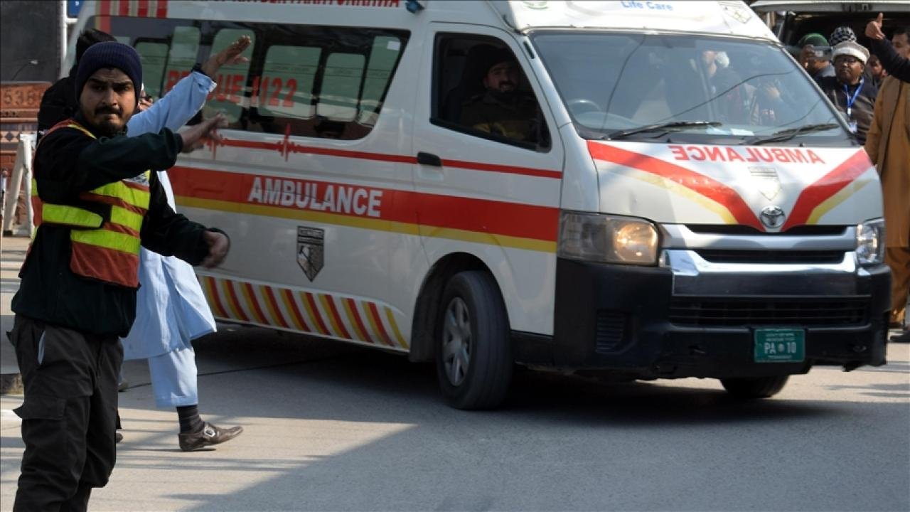 Pakistanda ağır yol qəzasında azı 9 nəfər həyatını itirib