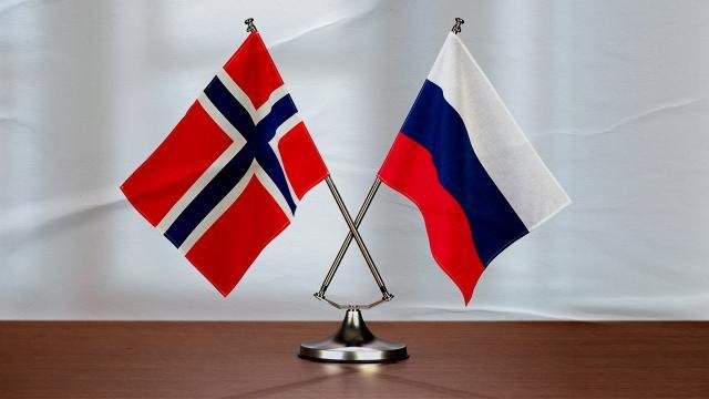 Rusiya Norveçin 10 diplomatını “persona non-qrata” elan edib