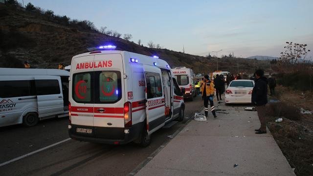 Türkiyədə yol qəzasında 2 nəfər ölüb, 17 nəfər xəsarət alıb
