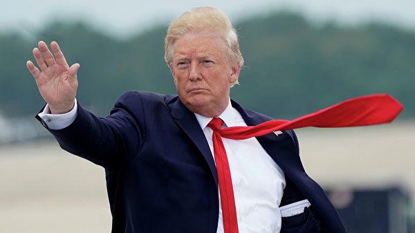 Donald Tramp Şotlandiyaya səfər edib