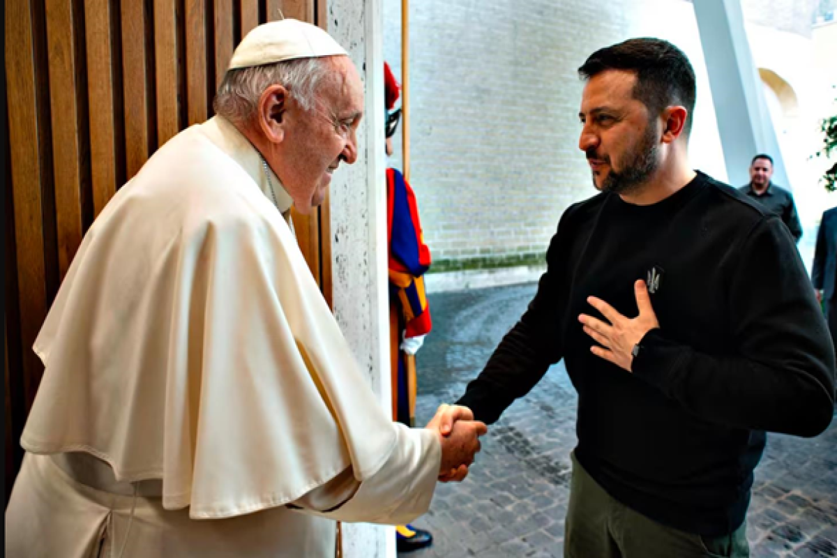 Zelenski Vatikanda Roma Papası ilə görüşüb