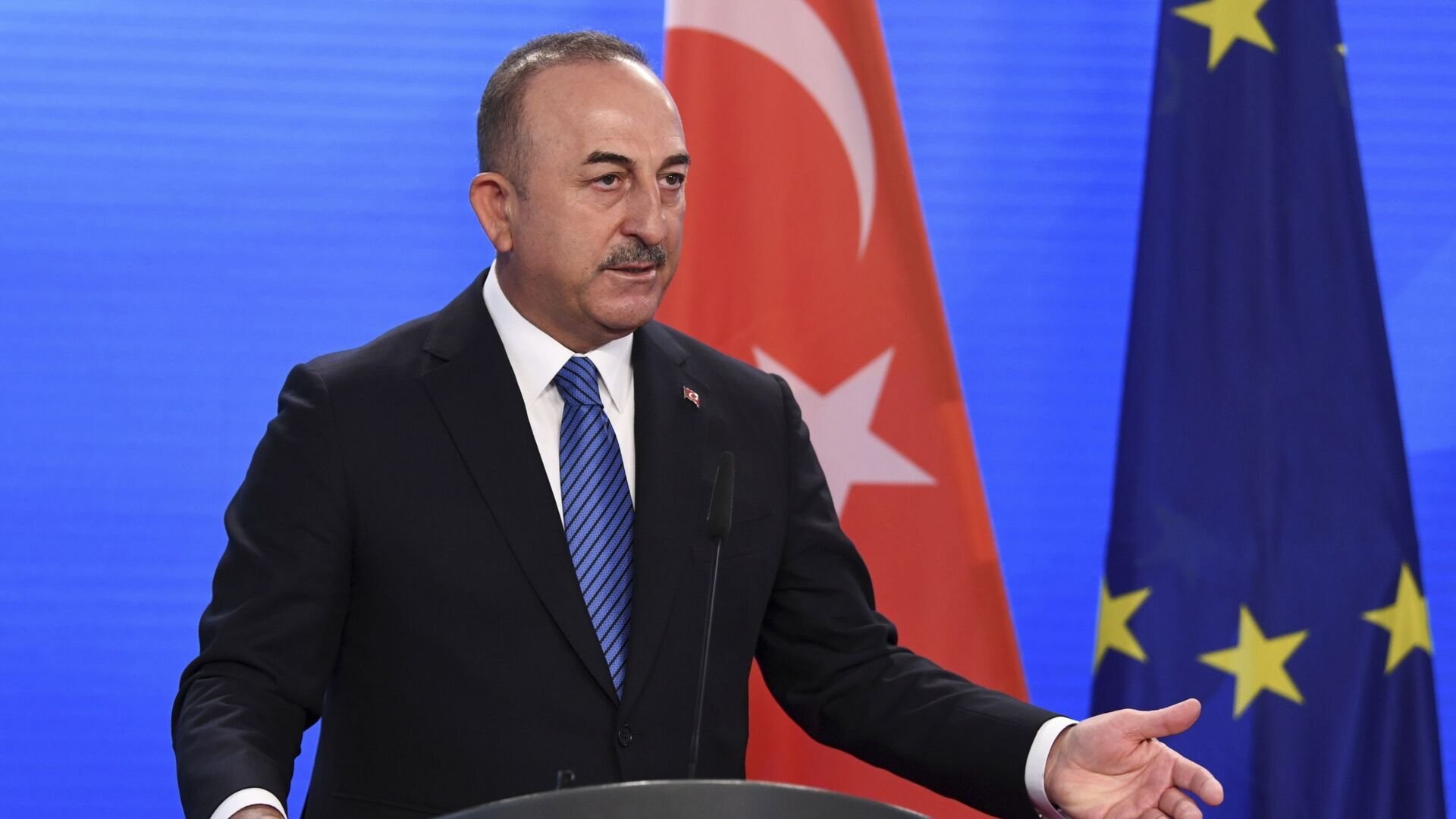 Çavuşoğlu müxalifətin Rusiyaya qarşı çağırışlarının iqtisadiyyata ziyan vurduğunu deyib