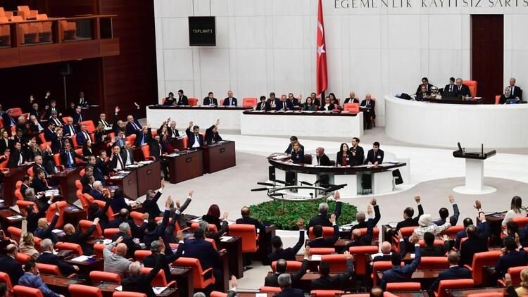 Türkiyənin yeni vitse-prezidenti və nazirləri TBMM-də and içiblər