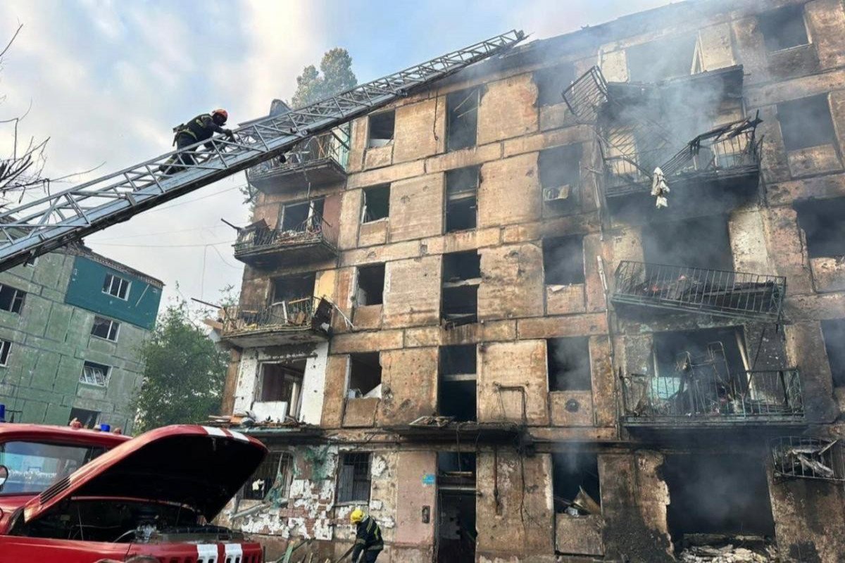 Rusiya qüvvələri Krivoy Roqda yaşayış binasını vurub, ölənlər var