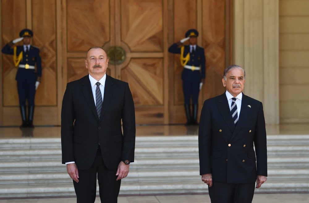 Pakistanın Baş naziri Məhəmməd Şahbaz Şərifin rəsmi qarşılanma mərasimi olub Pakistanın Baş naziri Məhəmməd Şahbaz Şərifin rəsmi qarşılanma mərasimi olub