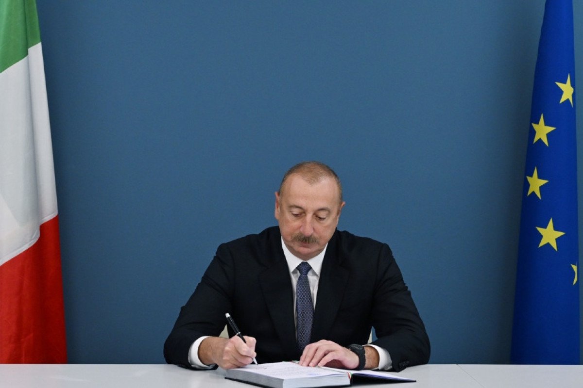 Prezident İtaliya səfirliyində olub, Berluskoninin vəfatı ilə əlaqədar başsağlığı verib