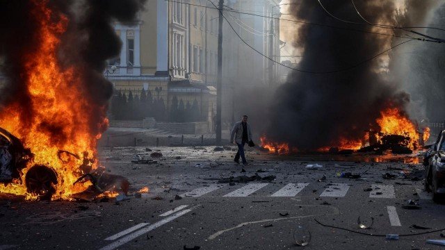 Rusiyanın Kiyevdə yaşayış binasını raketlə vurması nəticəsində ölənlərin sayı 3 nəfərə çatıb