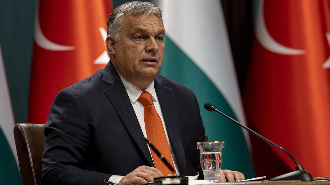 Orban: Qərb Ukraynada müharibəni davam etdirmək istəyir