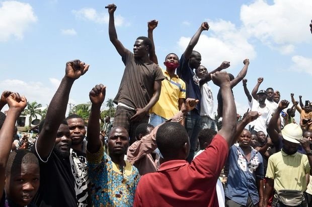Nigerdə etirazçılar Fransa səfirliyi qarşısında aksiya keçirir