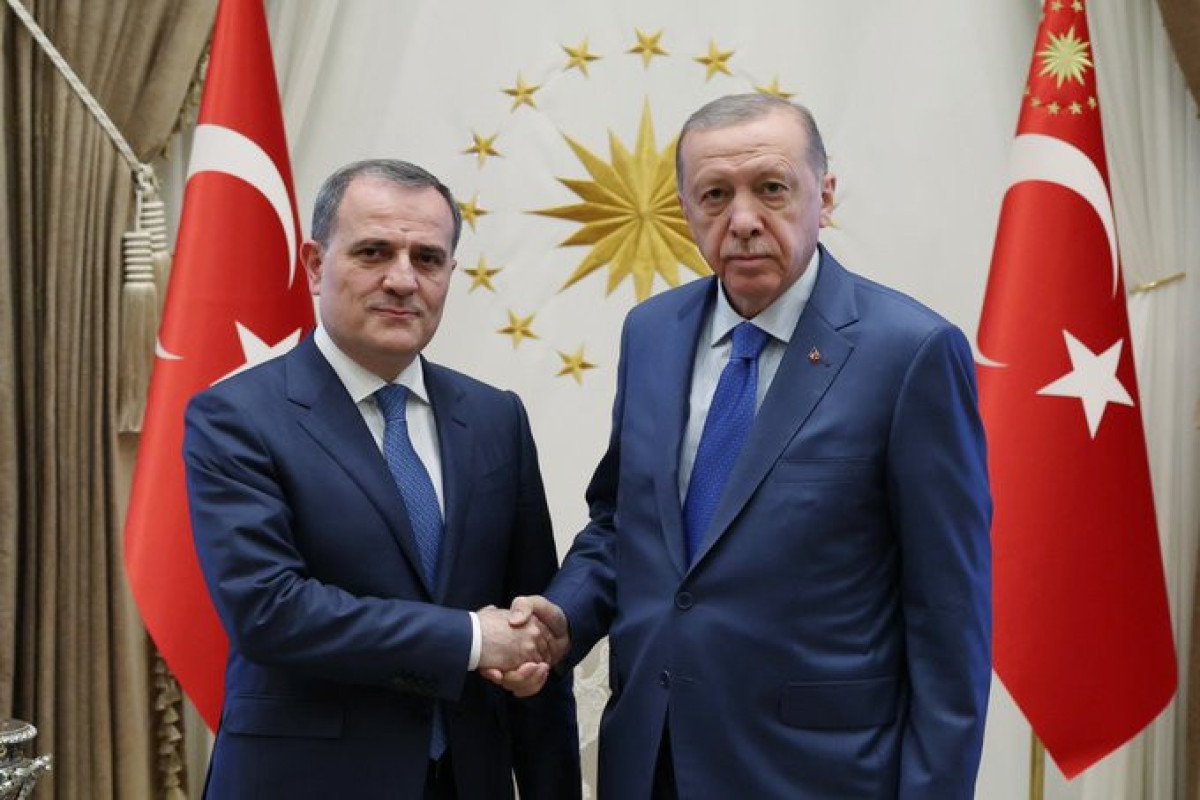 Ərdoğan və Ceyhun Bayramov regionda baş verən hadisələri müzakirə edib