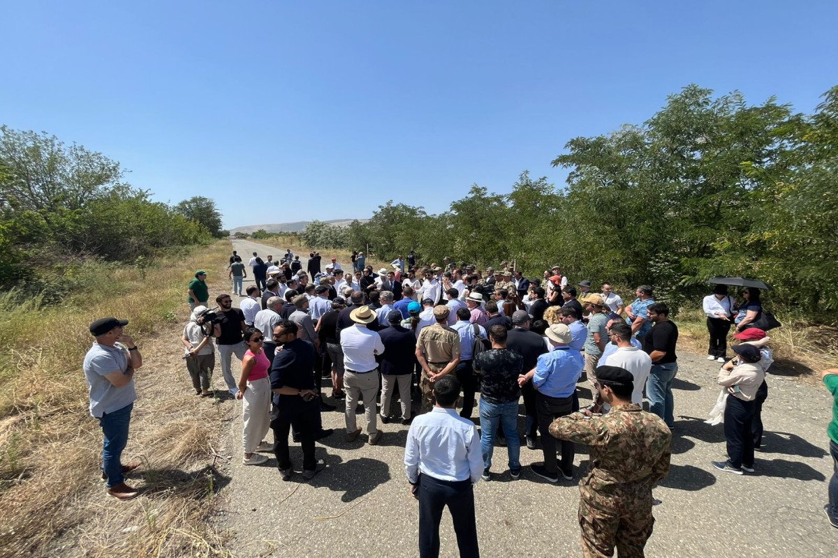 Prezidentin köməkçisi: Ağdam-Əsgəran-Xankəndi yolu bütün lazımi vasitələrin çatdırılması üçün açıqdır