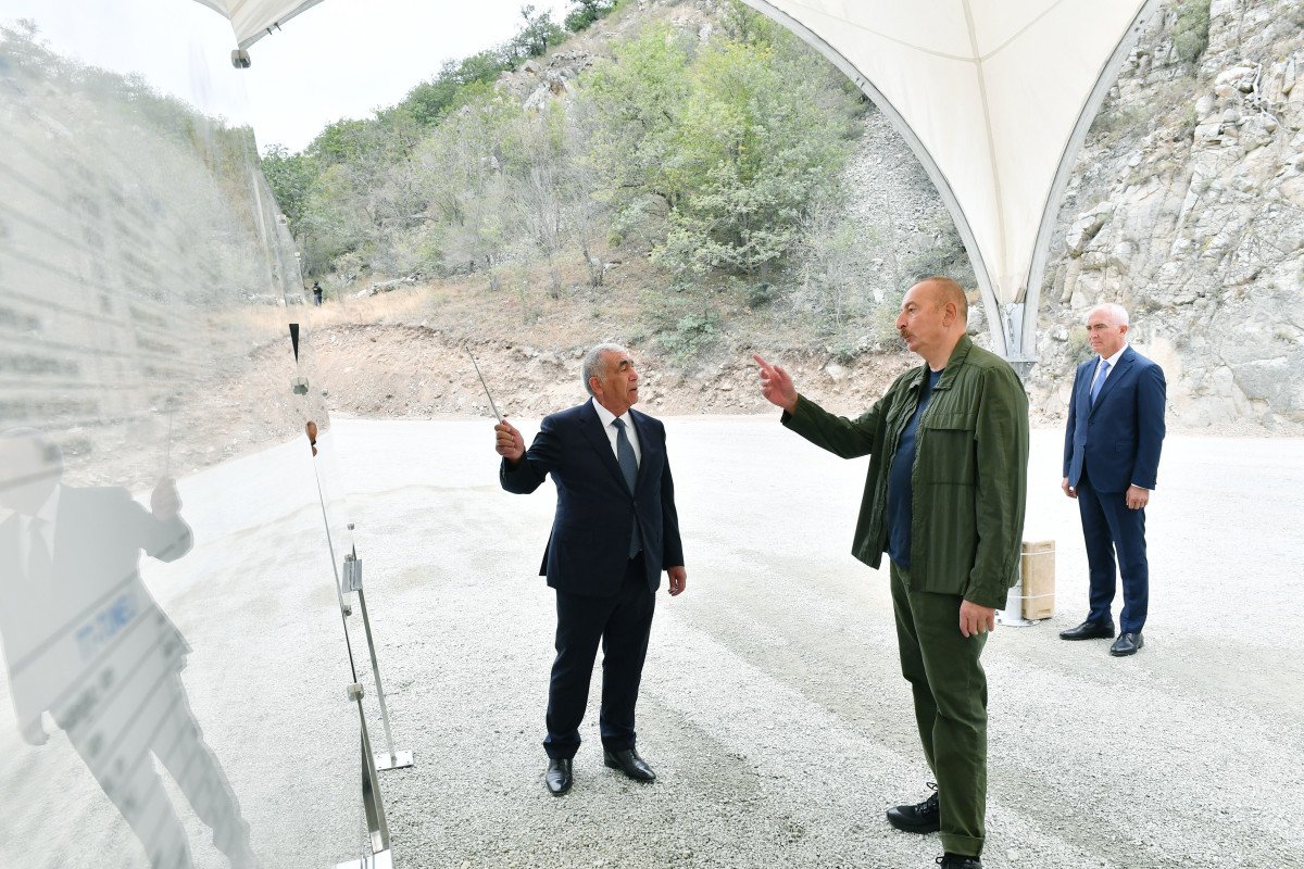 Prezident Kəlbəcər–Laçın avtomobil yolunda görülən işlərlə tanış olub