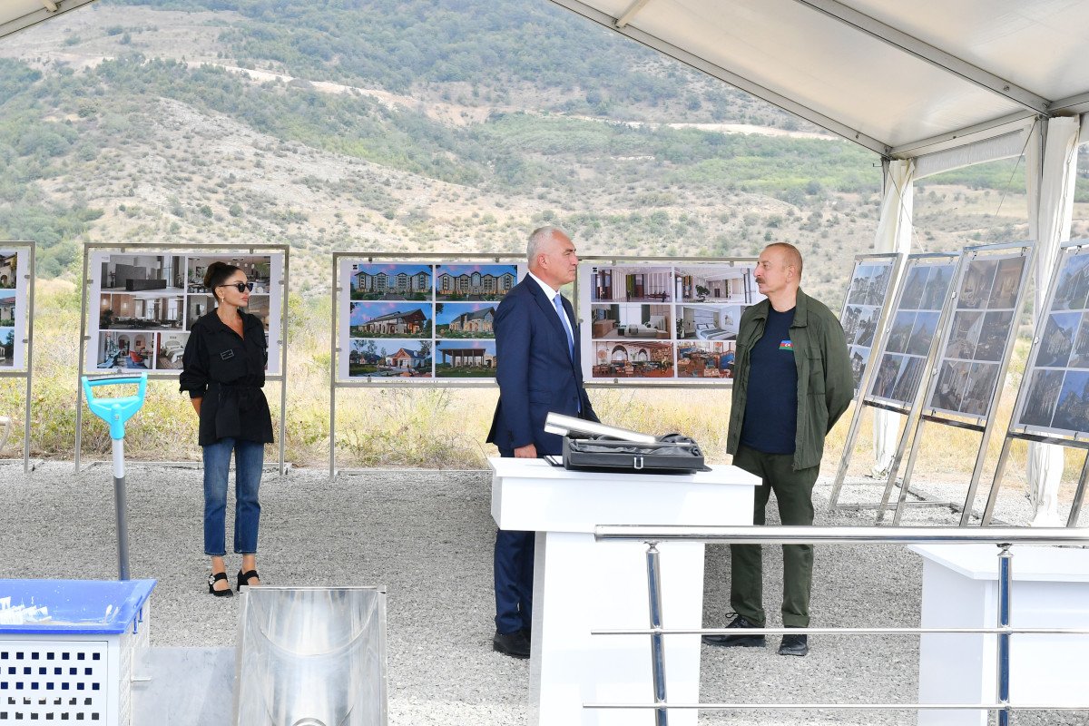 Dövlət başçısı və birinci xanım Laçında mehmanxana kompleksinin təməlqoyma mərasimində iştirak ediblər