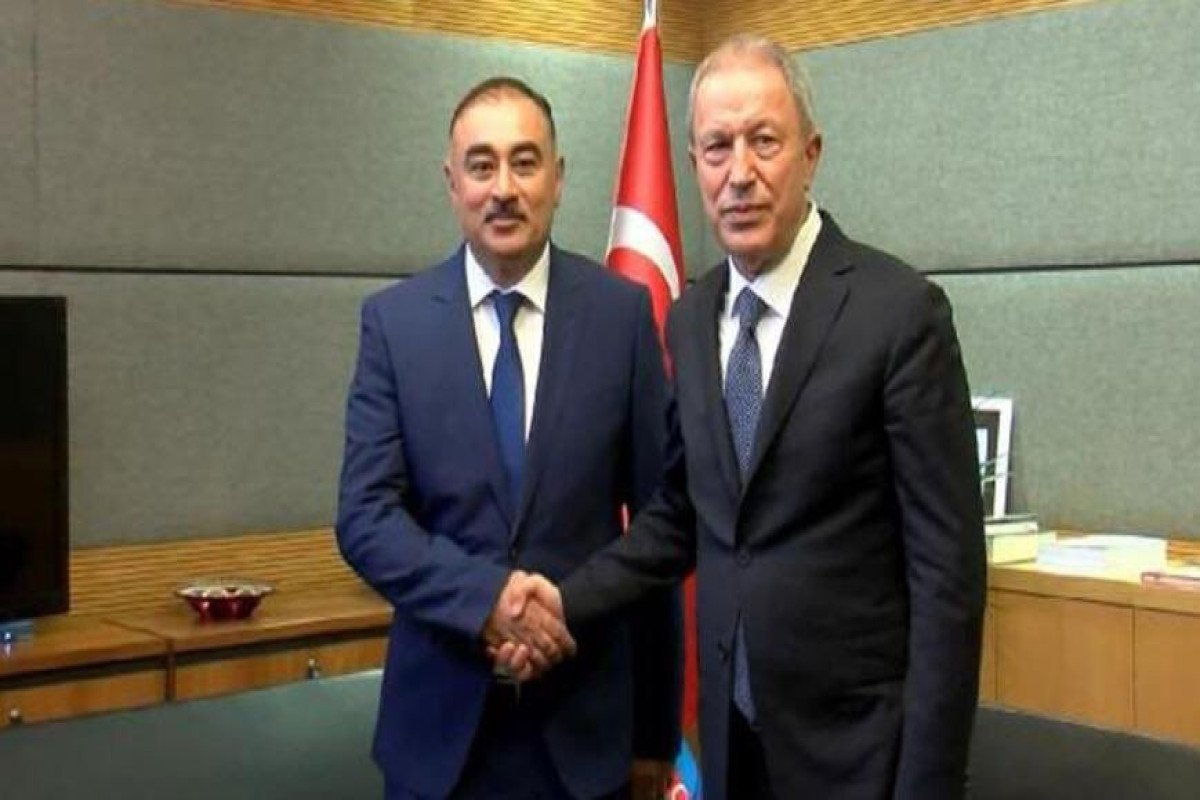 Azərbaycanlı səfir TBMM-nin Milli Müdafiə Komissiyasının sədri Hulusi Akarla görüşüb