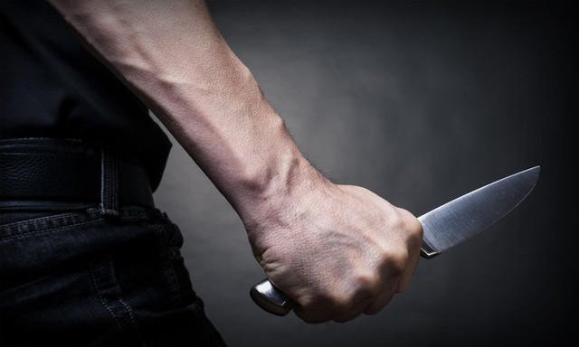 Goranboyda kişi qayınanasını və arvadını bıçaqlayıb
