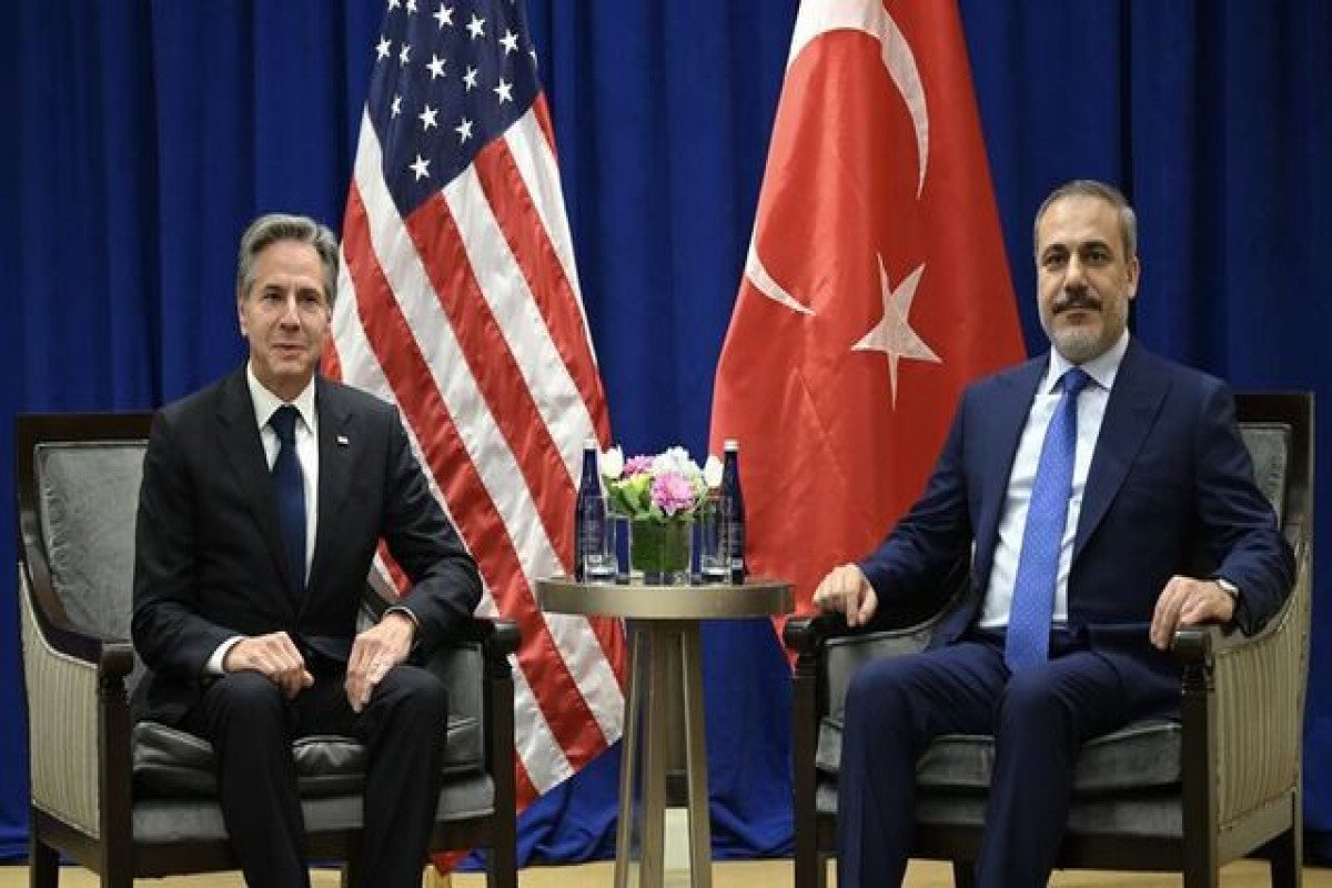 Hakan Fidan Entoni Blinkeni qəbul edib