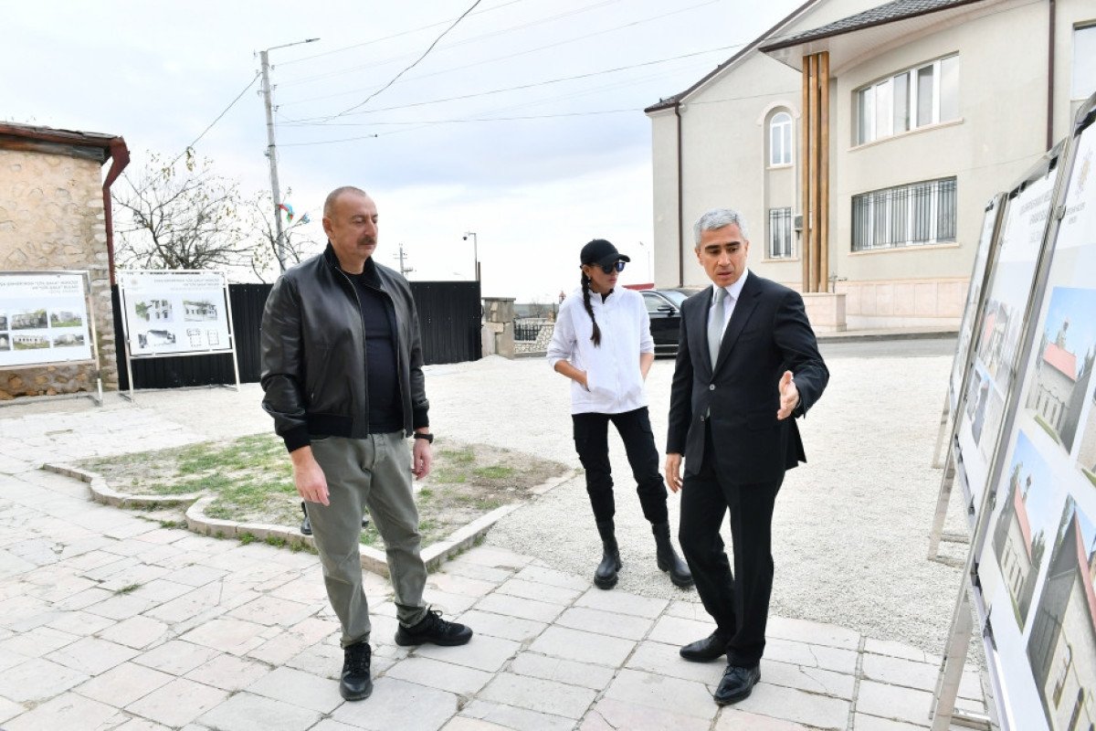 Prezident Şuşada Heydər Əliyev Fondunun Mamayı məscidində apardığı bərpa işləri ilə tanış olub