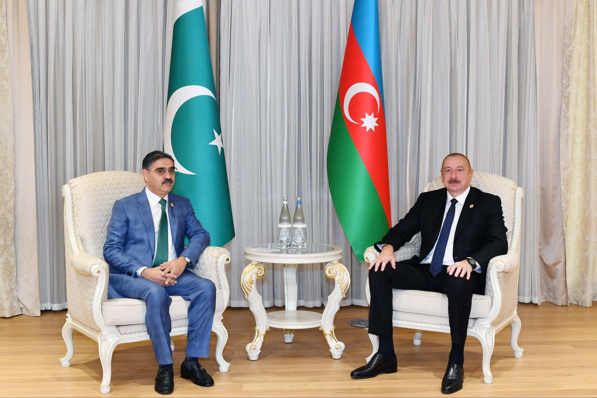 Prezident İlham Əliyev Daşkənddə Pakistanın Keçid Hökumətinin Baş naziri ilə görüşüb