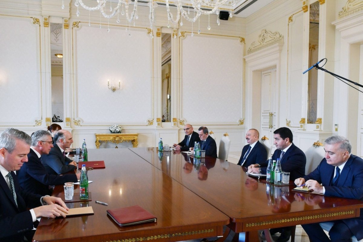 Prezident İlham Əliyev Britaniyanın dövlət nazirini qəbul edib