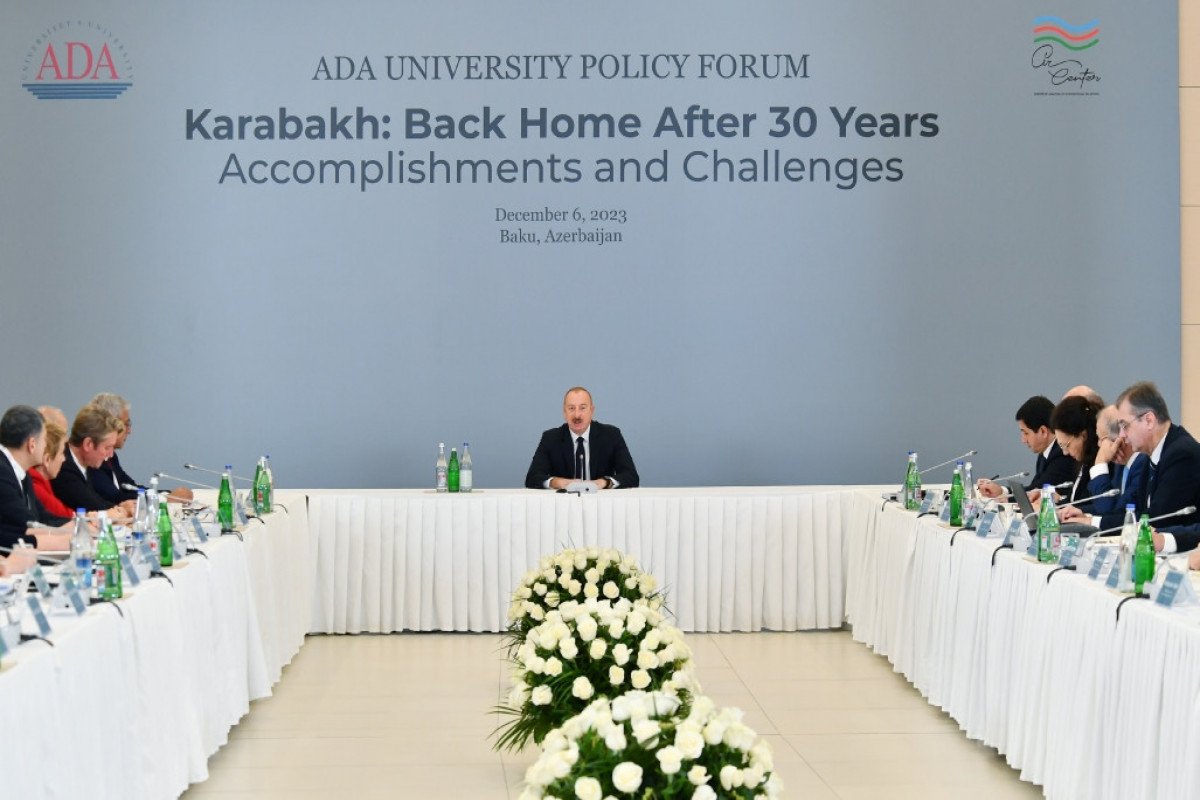 Prezident ADA Universitetində Qarabağ mövzusunda Forumda çıxış edir