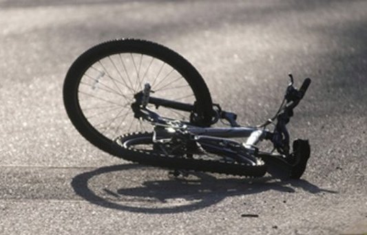 Şirvanda avtomobil velosipedçini vurub
