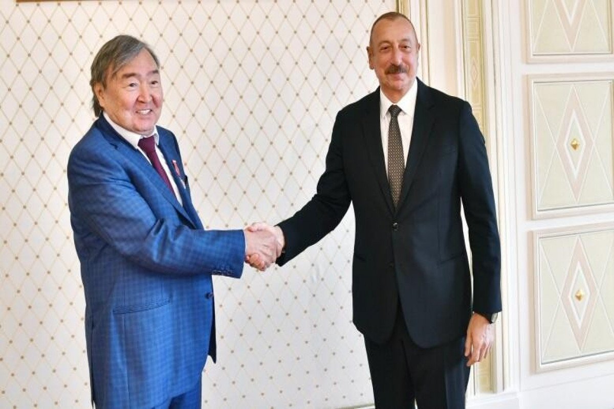 Oljas Süleymenov Prezident İlham Əliyevi təbrik edib