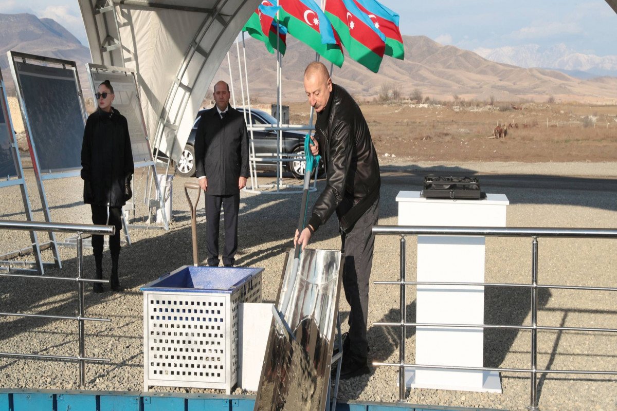 Prezident və birinci xanım Ağdamda beşinci yaşayış kompleksinin təməlinin qoyulması mərasimində iştirak ediblər