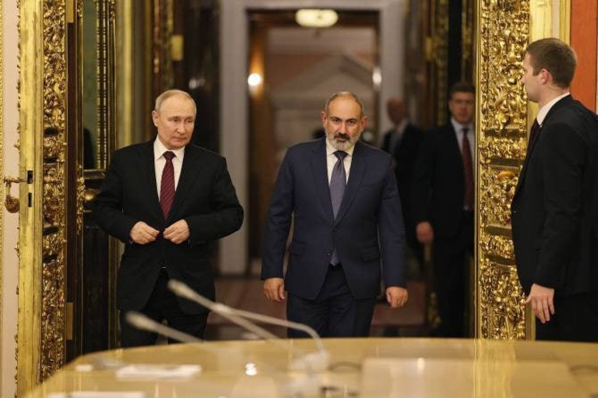 Putin Paşinyanla qeyri-rəsmi söhbət aparıb